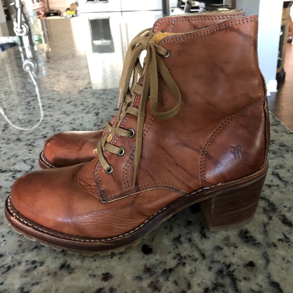 Frye Sabrina Heeled Combat Boots Size 8
